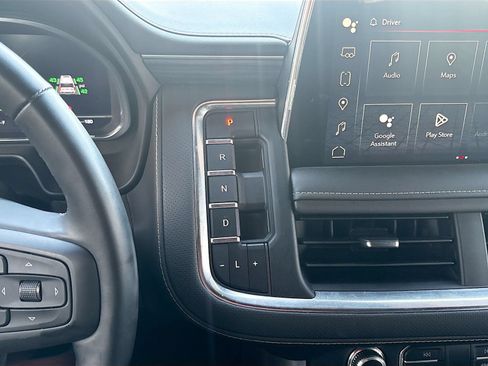 Used 2024 GMC Yukon SLT w/ SLT Luxury Package RWD image 16
