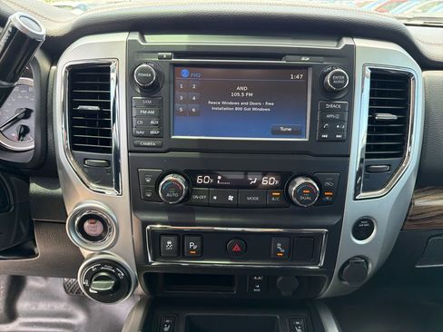 Used 2018 Nissan Titan SL AWD/4WD image 32