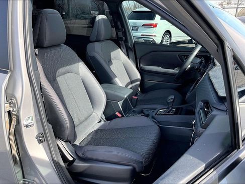 Used 2025 Subaru Forester Premium AWD/4WD image 10