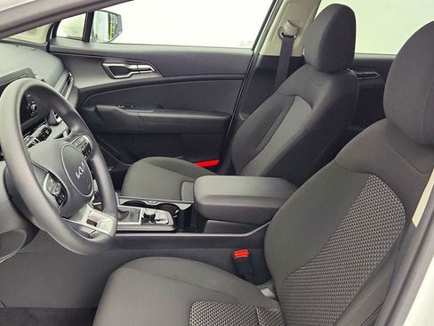 Used 2025 Kia Sportage LX FWD image 17