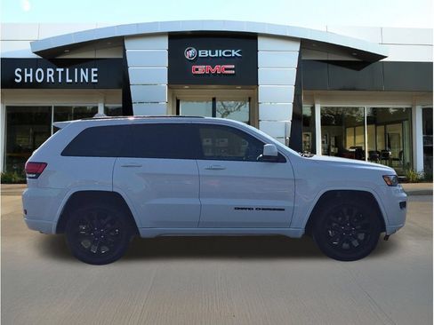 Used 2019 Jeep Grand Cherokee Altitude AWD/4WD image 2