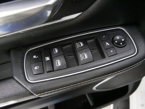 Used 2020 RAM 1500 Laramie image 13