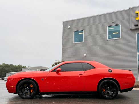 Used 2022 Dodge Challenger SRT Hellcat w/ Plus Package RWD image 19