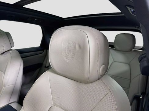 Certified 2023 Porsche Cayenne AWD/4WD image 22