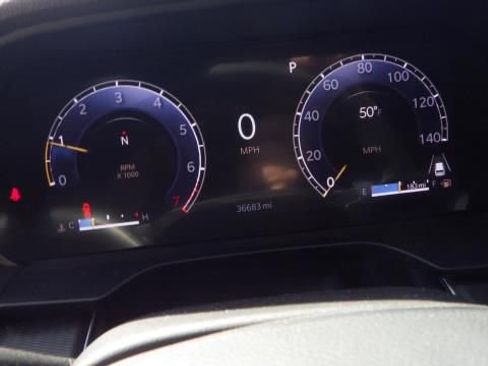 Used 2025 Jeep Grand Cherokee Altitude image 8