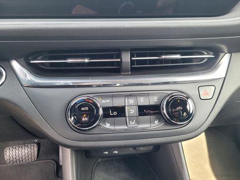 Used 2025 Buick Envista Sport Touring w/ Convenience I Package FWD image 19