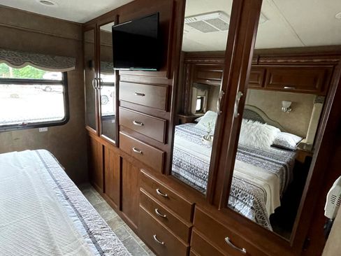 Used 2014 Ford F550 2WD Regular Cab Super Duty image 21