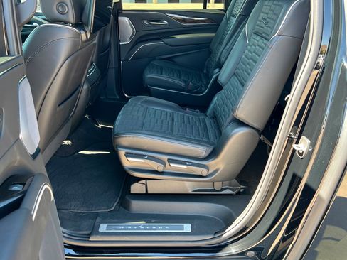 Used 2024 Cadillac Escalade ESV Premium Luxury Platinum AWD/4WD image 22