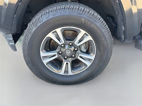 Used 2018 Toyota Tacoma TRD Sport image 38