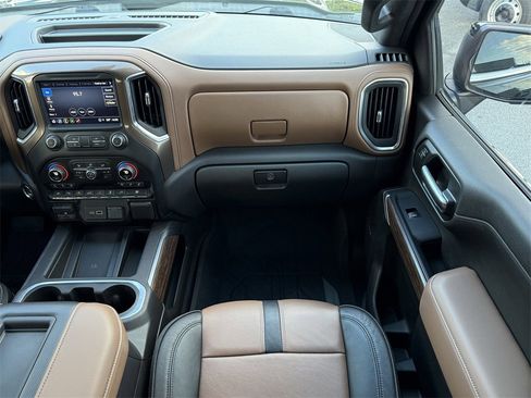 Used 2021 Chevrolet Silverado 1500 High Country w/ Technology Package image 17