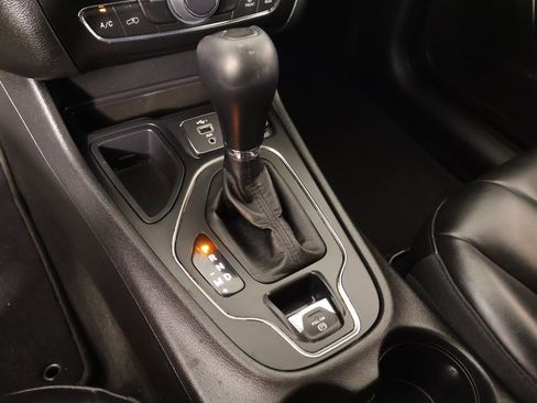 Used 2021 Jeep Cherokee Latitude Plus image 8