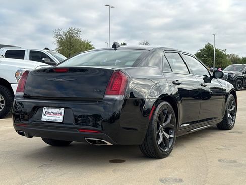 Used 2022 Chrysler 300 Touring L w/ Popular Equipment Group RWD image 8