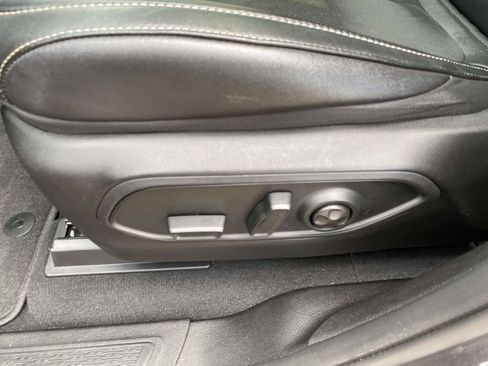 Used 2025 Jeep Grand Cherokee L Laredo RWD image 16