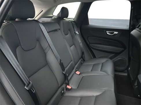 Used 2025 Volvo XC60 B5 Plus image 31