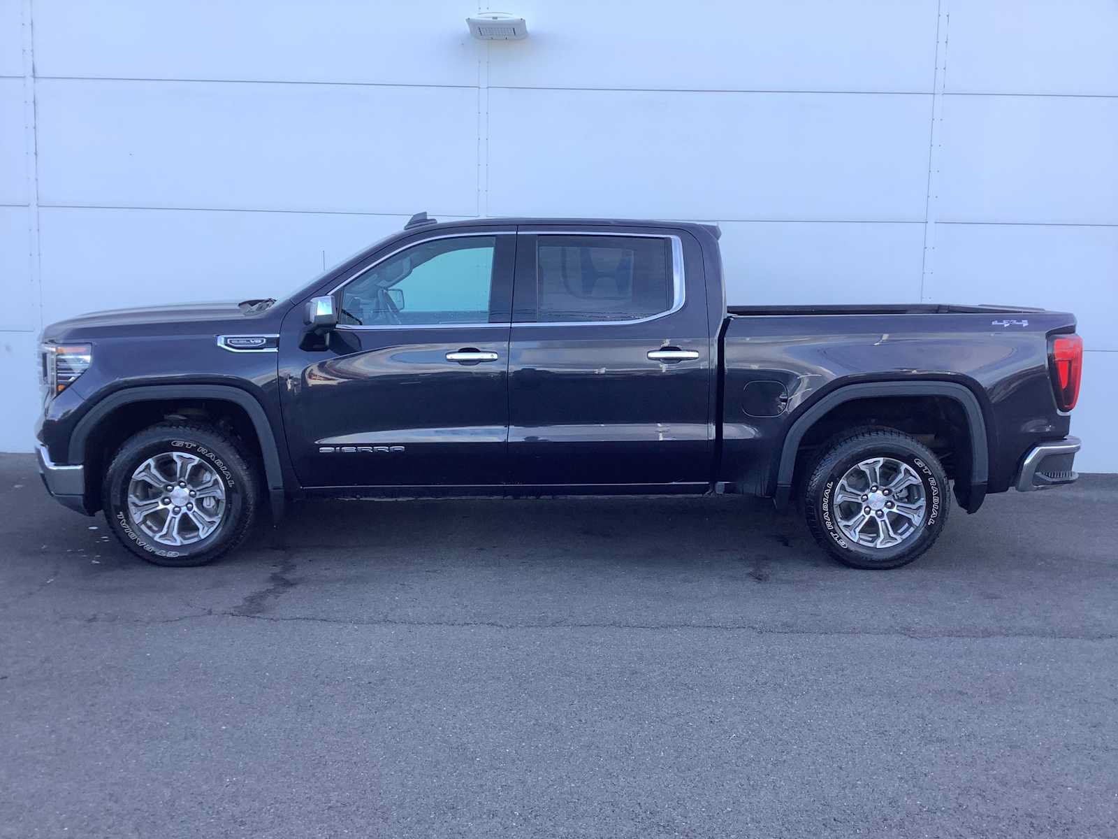 Used 2025 GMC Sierra 1500 SLT AWD/4WD image 2