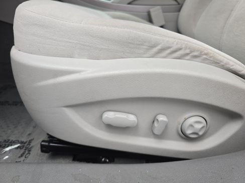 Used 2013 Buick LaCrosse FWD image 26
