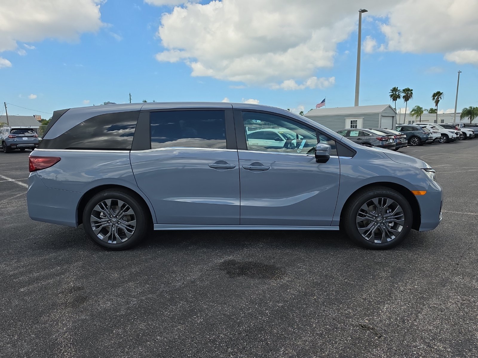 New 2027 Honda Odyssey Touring image 3
