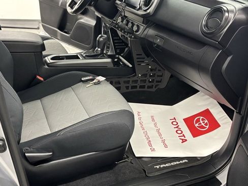 Used 2020 Toyota Tacoma TRD Off-Road image 32