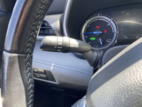 Used 2021 Toyota Highlander XLE AWD/4WD image 24