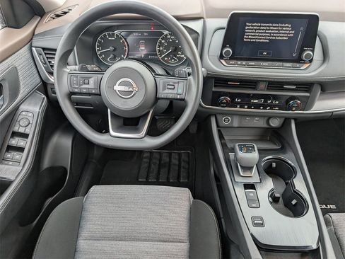 Used 2023 Nissan Rogue SV image 10