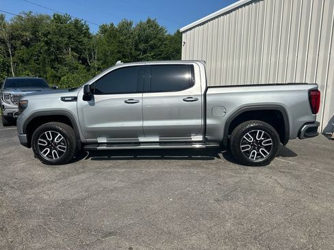 Used 2024 GMC Sierra 1500 AT4 w/ Technology Package AWD/4WD image 9