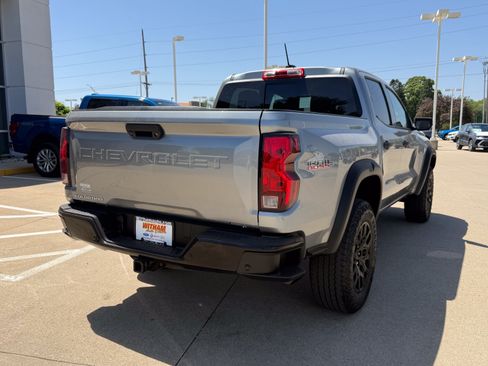 Used 2024 Chevrolet Colorado Trail Boss w/ Technology Package AWD/4WD image 4