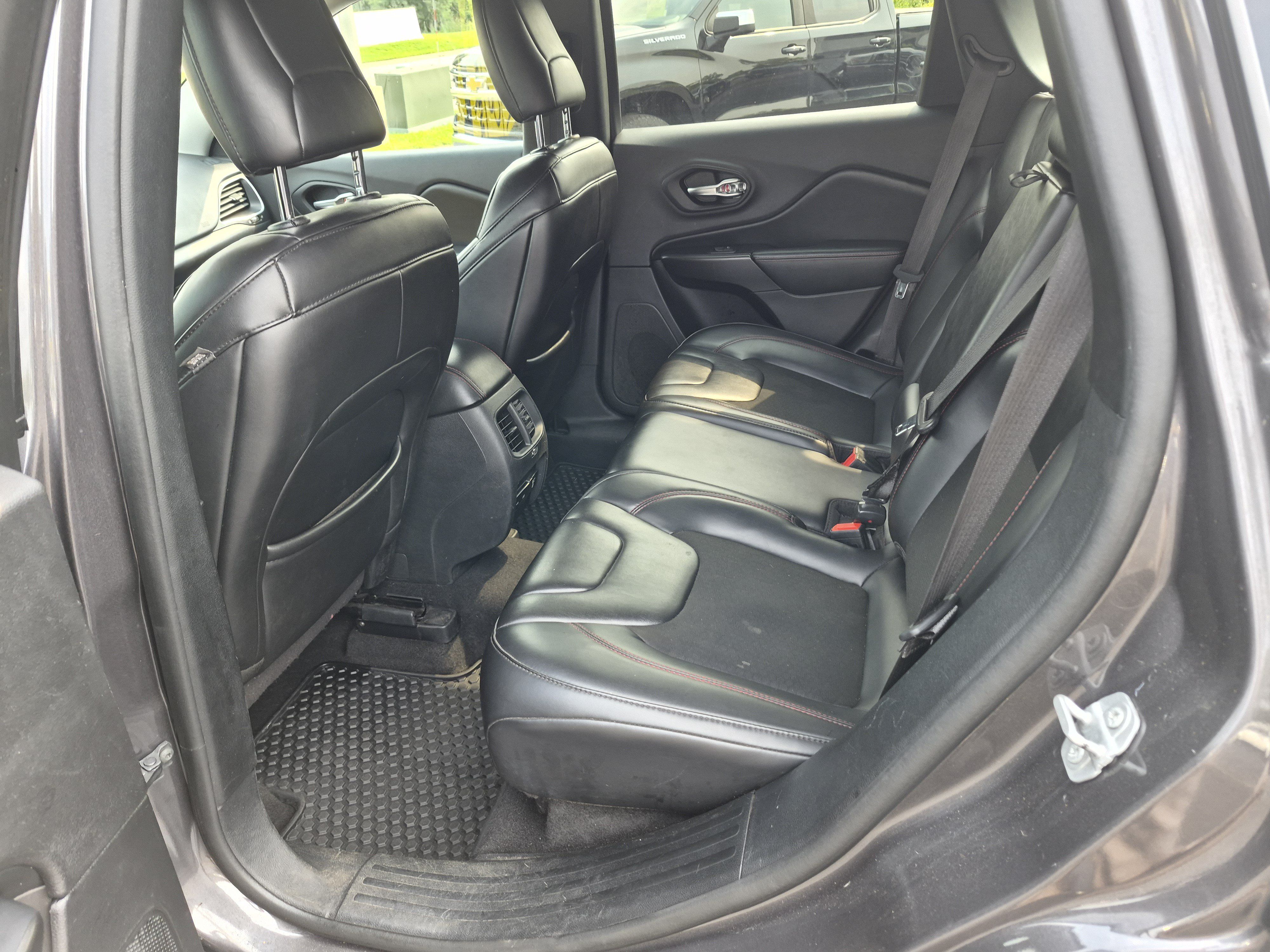 Used 2020 Jeep Cherokee Trailhawk AWD/4WD image 10