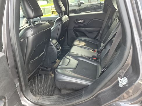 Used 2020 Jeep Cherokee Trailhawk AWD/4WD image 10