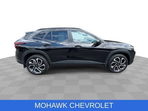 Used 2025 Chevrolet Trax RS w/ Sunroof Package FWD image 9