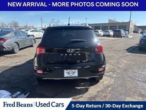 Certified 2024 Hyundai Venue SEL image 7