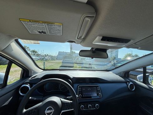 Used 2025 Nissan Versa SV FWD image 33