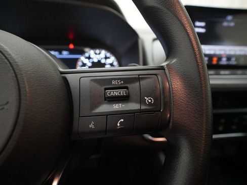 Used 2023 Nissan Rogue S AWD/4WD image 18