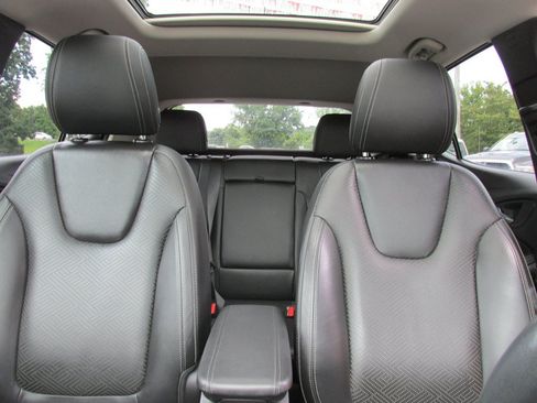 Used 2022 Buick Encore GX Essence w/ Experience Buick Package AWD/4WD image 9