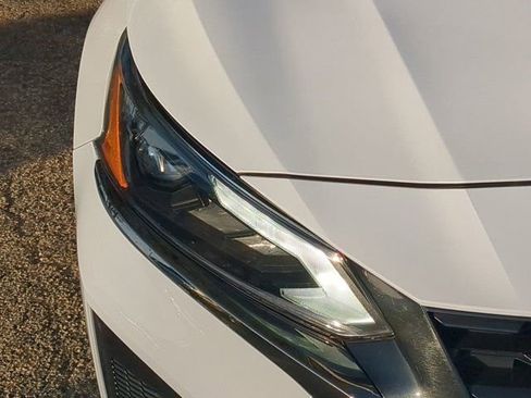 Used 2024 Nissan Altima 2.5 SR w/ SR Premium Package image 9