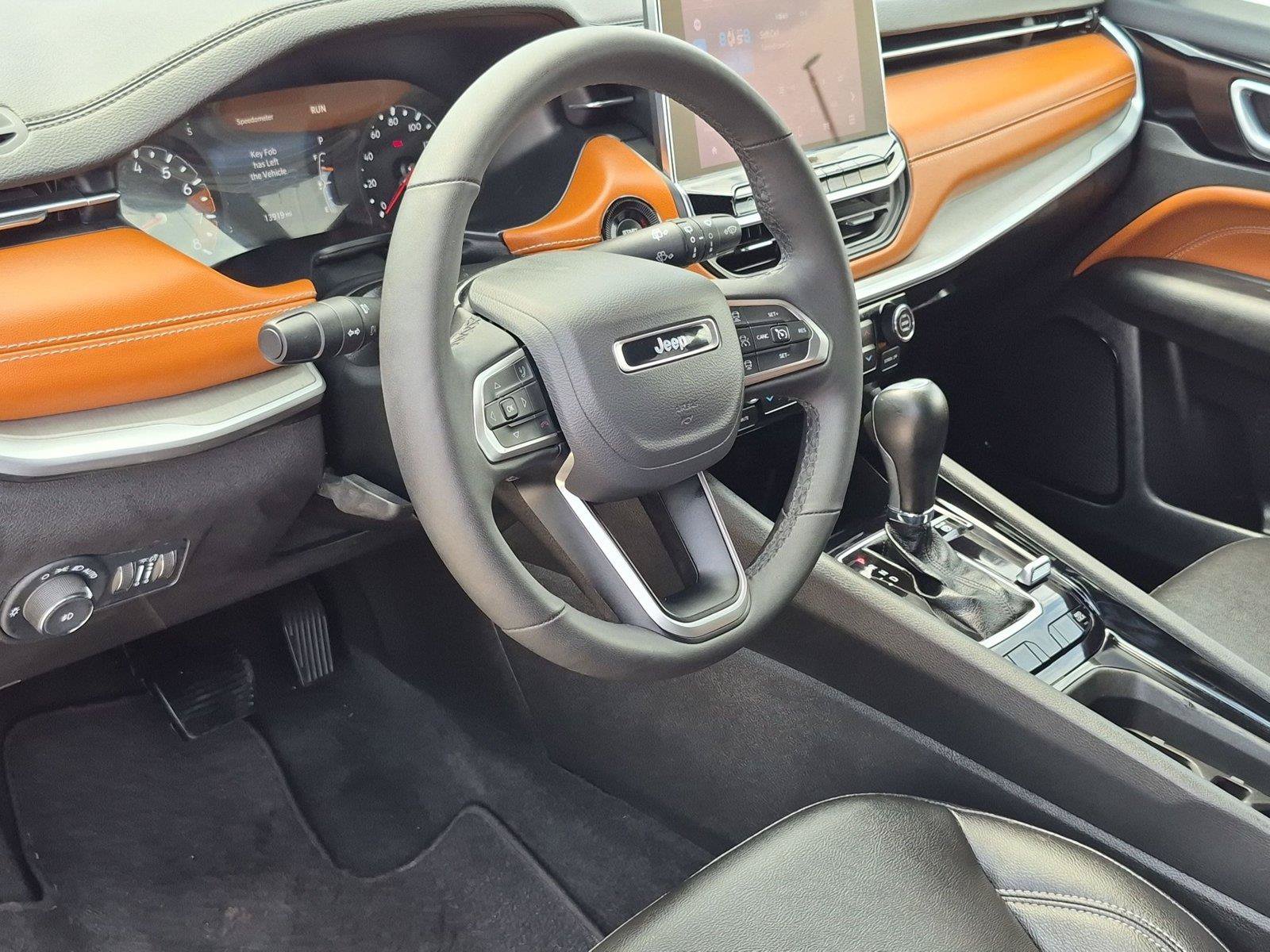 Used 2025 Jeep Compass Limited AWD/4WD image 9