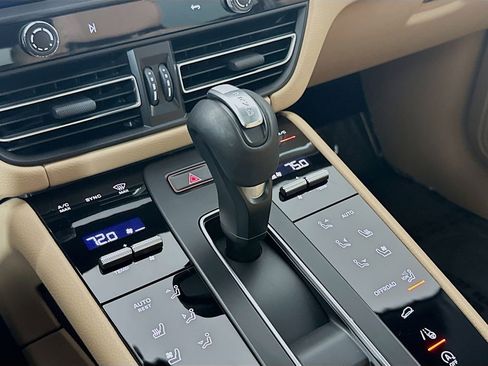 New 2026 Porsche Macan image 19