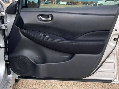 Used 2018 Nissan Leaf SV w/ SV Technology Package image 28