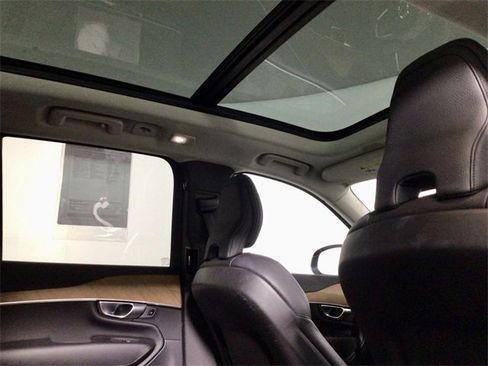 Used 2024 Volvo XC90 B6 Plus image 3