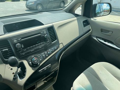 Used 2013 Toyota Sienna LE FWD image 17