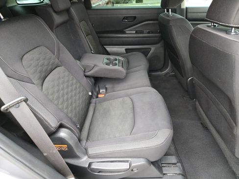 Used 2023 Nissan Pathfinder SV image 28