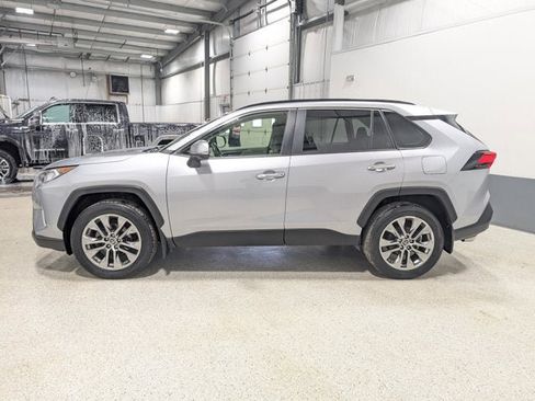 Used 2019 Toyota RAV4 Limited image 6