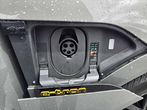 Used 2023 Audi e-tron Chronos w/ Chronos Package AWD/4WD image 10