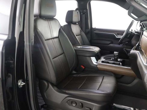 Used 2022 Chevrolet Silverado 1500 High Country w/ Technology Package AWD/4WD image 32