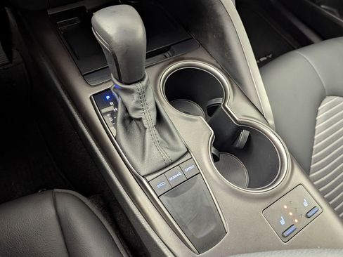 Used 2023 Toyota Camry SE w/ Cold Weather Package FWD image 13