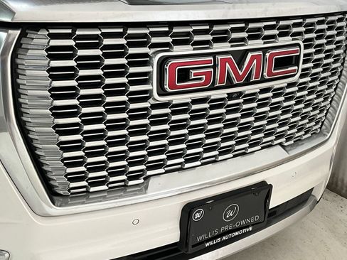 Used 2021 GMC Yukon XL Denali w/ Denali Premium Package AWD/4WD image 31