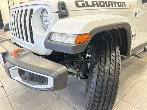 Used 2023 Jeep Gladiator Sport image 17