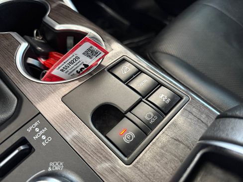 Used 2024 Toyota Highlander Platinum image 19