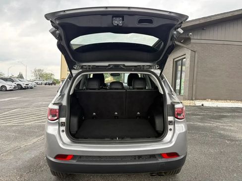 Used 2019 Jeep Compass Limited AWD/4WD image 10