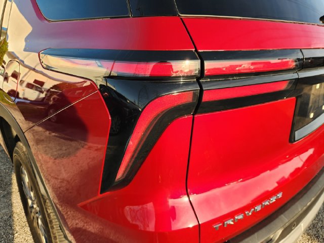 Used 2024 Chevrolet Traverse LT FWD image 7