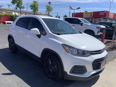 Used 2020 Chevrolet Trax LS w/ Tint and Cruise Package image 1
